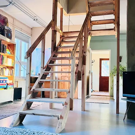 Private Apartment *